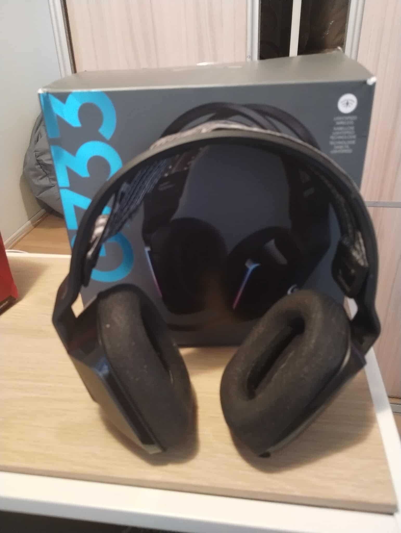 Logitech G733 - Bezprzewodowe słuchawki gamingowe w idealnym stanie!