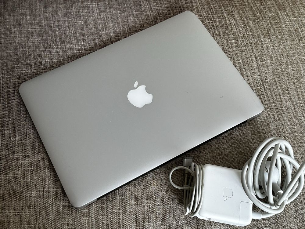 Macbook Air 13 Intel Core i5 - OS X Sequoia