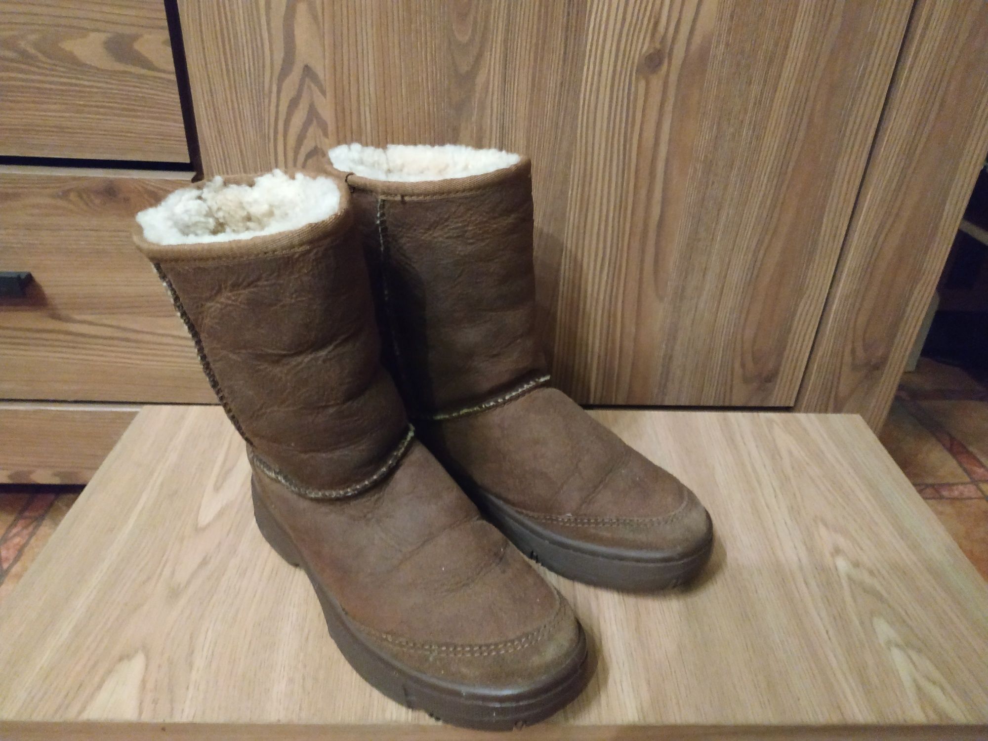 UGG Australia, skóra naturalna plus wełna, śniegowce,r.35