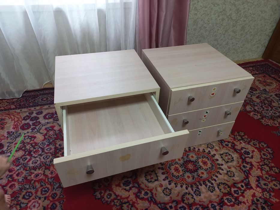 Продам прикроватні тумби
