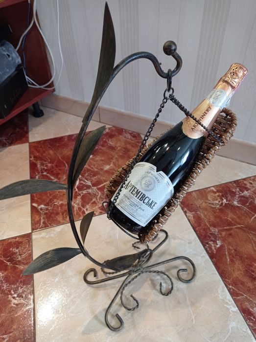 Продам нову підставку  для вина,, шампанського, ковані вироби