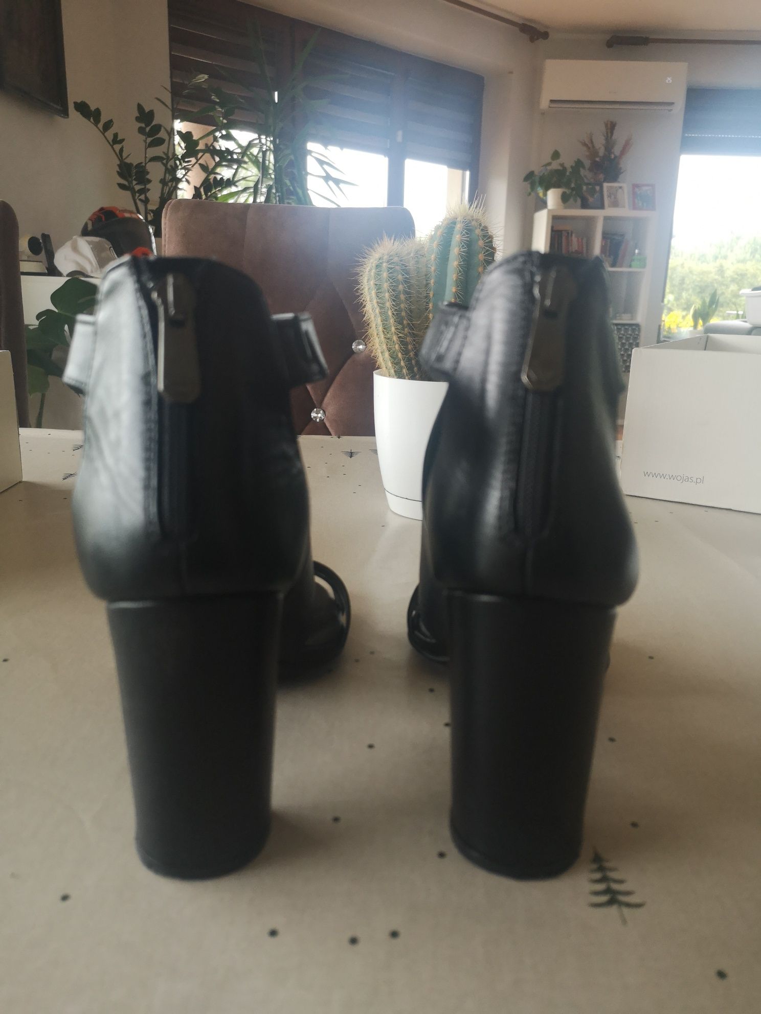 Buty Wojas  na obcasie