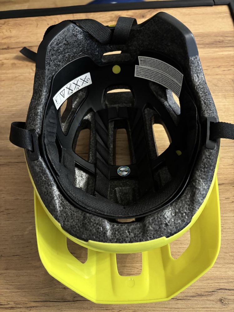 Skorupa kasku scott argo plus junior