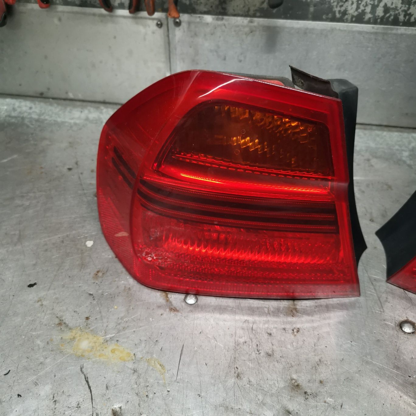BMW E90 przed lift lampy tył komplet