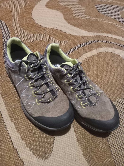 Кросівки бренду Scarpa