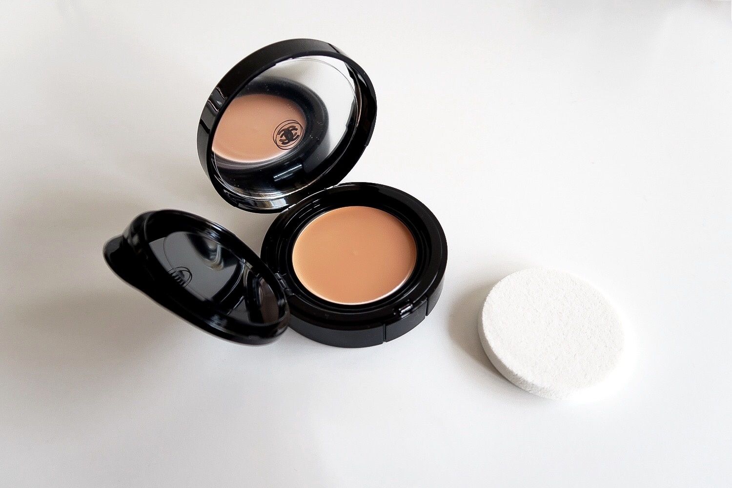 Base Compacta em Creme CHANEL Vitalumière Aqua FPS 15