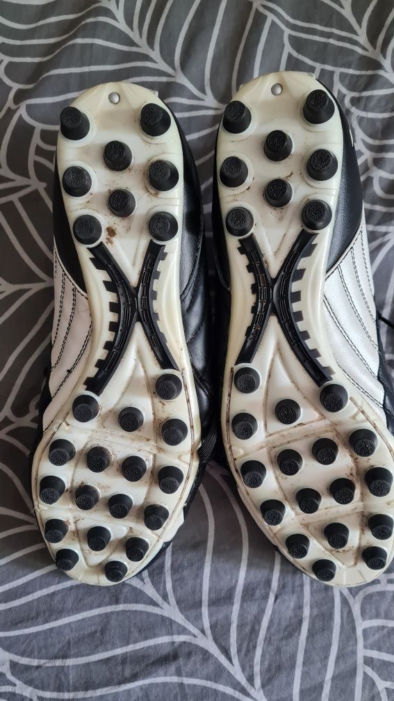 Buty piłkarskie korki skórzane umbro r.45