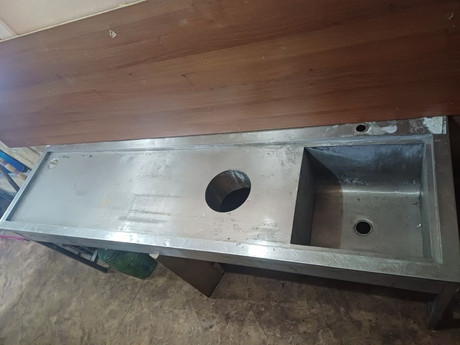 Стіл розделочний з мойкою з нержавейки