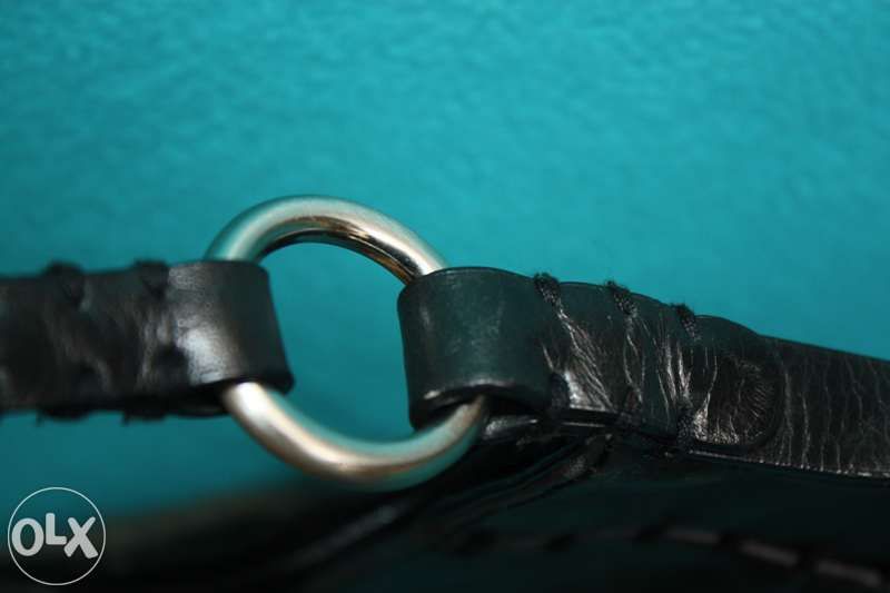Pochette em pele preta MANGO NOVA