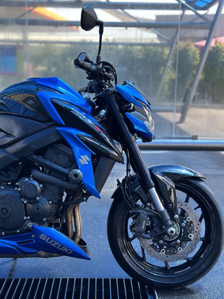 Suzuki gsx-s 750