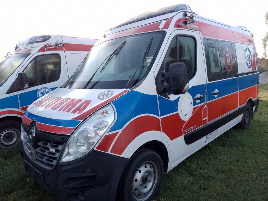 Ambulans Karetka Sanitarny Kamper Renault Master 2014 Rok Salon Polska