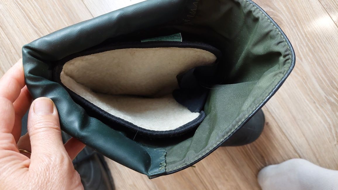 Buty solidne  zimowe z wkladanym korzuszkiem