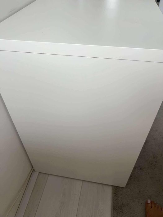 Białe biurko Ikea