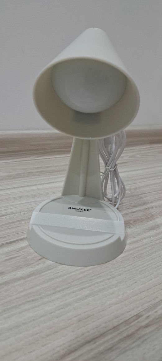 Lampka biurkowa z odczepanym kloszem