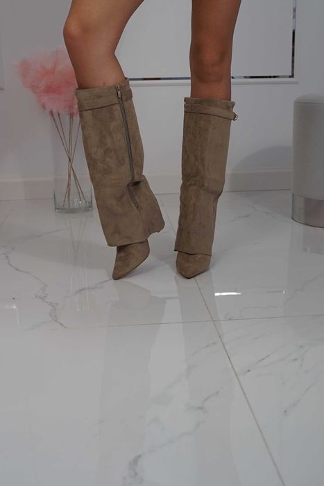 Kozaki na obcasie beżowe nowe z wywijaną cholewką