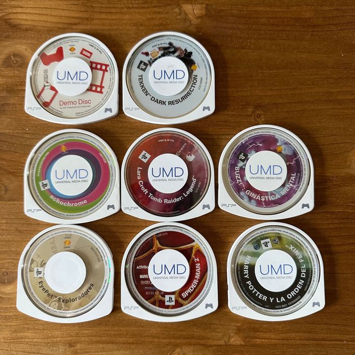 PlayStation Portable (PSP-2004) + jogos/filmes + acessórios