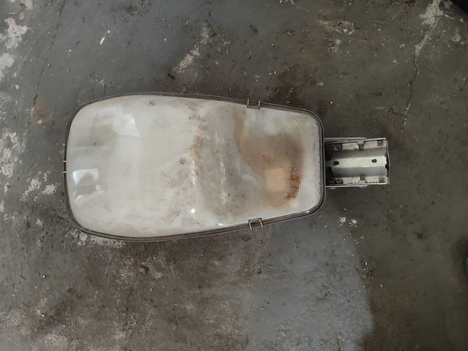 Lampa uliczna // oprawa // 2 sztuki - jedna lekko uszkodzona #