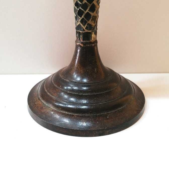 Tocheiro ou candelabro metálico