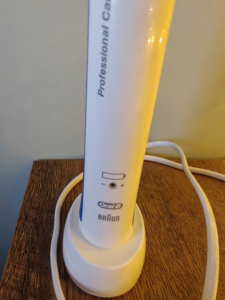 Braun oral b pro 600 szczoteczka + końcówki