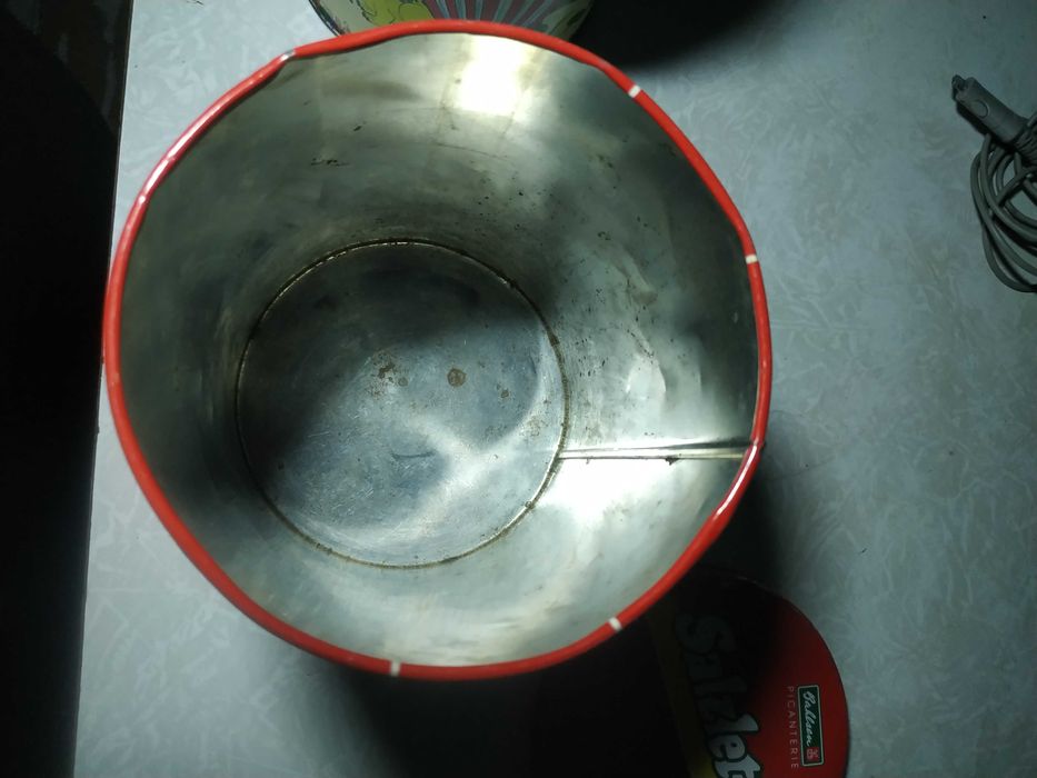 Банки металеві від цукерок 90-ті рр порожні