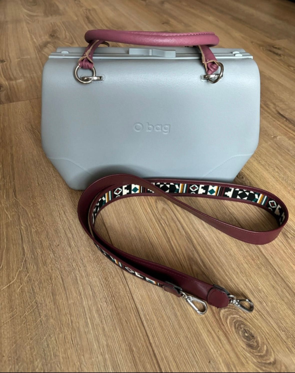 Torebka O bag w kształcie kuferka stan idealny