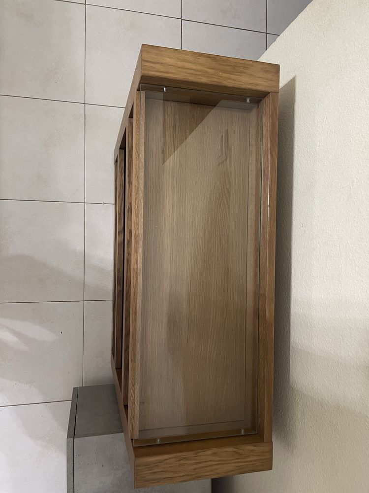 Cama c/ estrado e c/ mesinhas de cabeceira