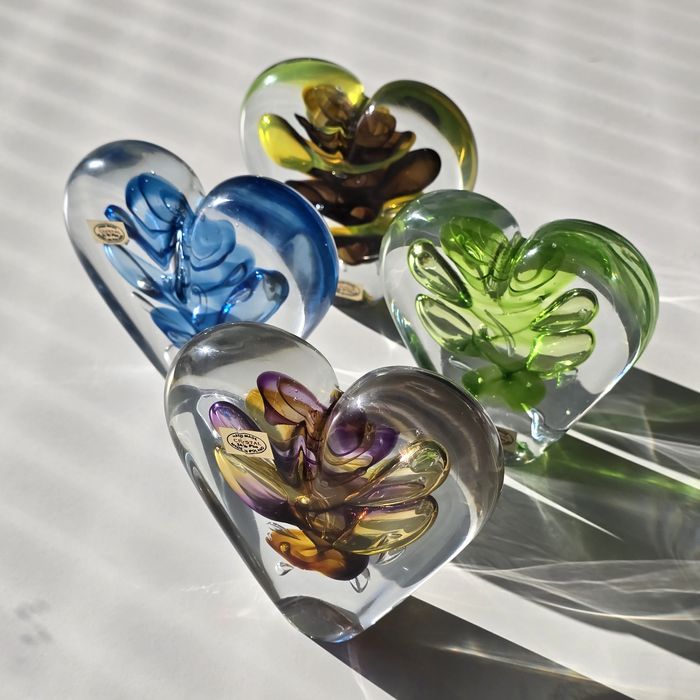 Przycisk do papieru, szklane serce, Marian Pyrcak. Jak Adam Jabłoński