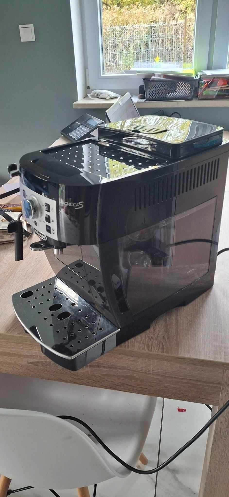 Ekspres ciśnieniowy do kawy DELONGHI MAGNIFICA S