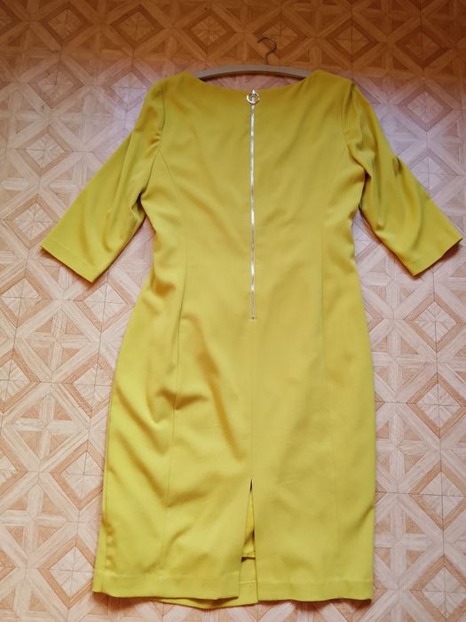 Muszdardowa sukienka