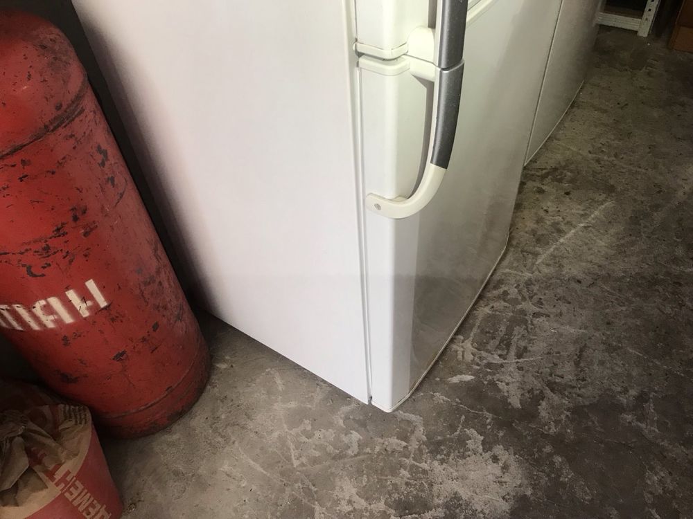 Холодильник бытовой