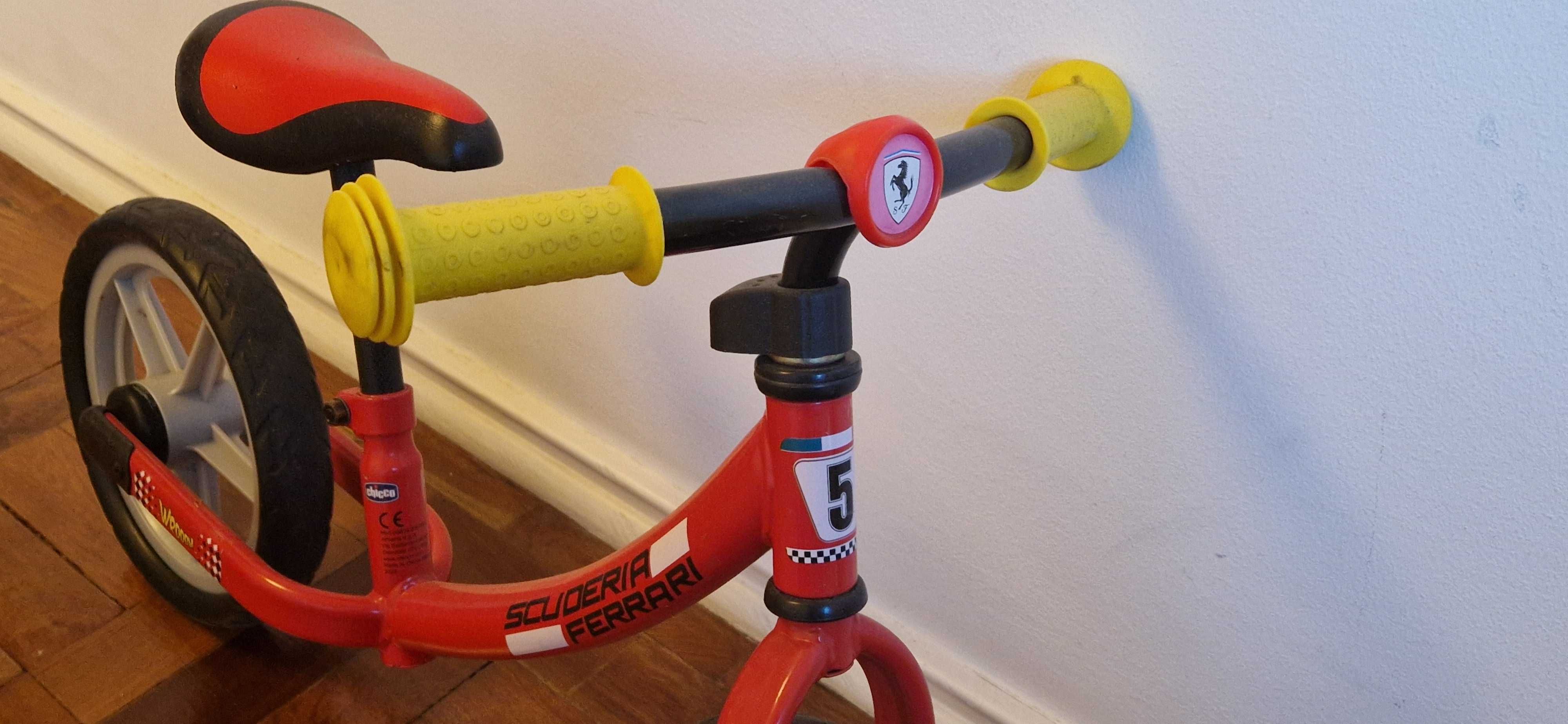 Bicicleta sem pedais Chicco Scuderia Ferrari