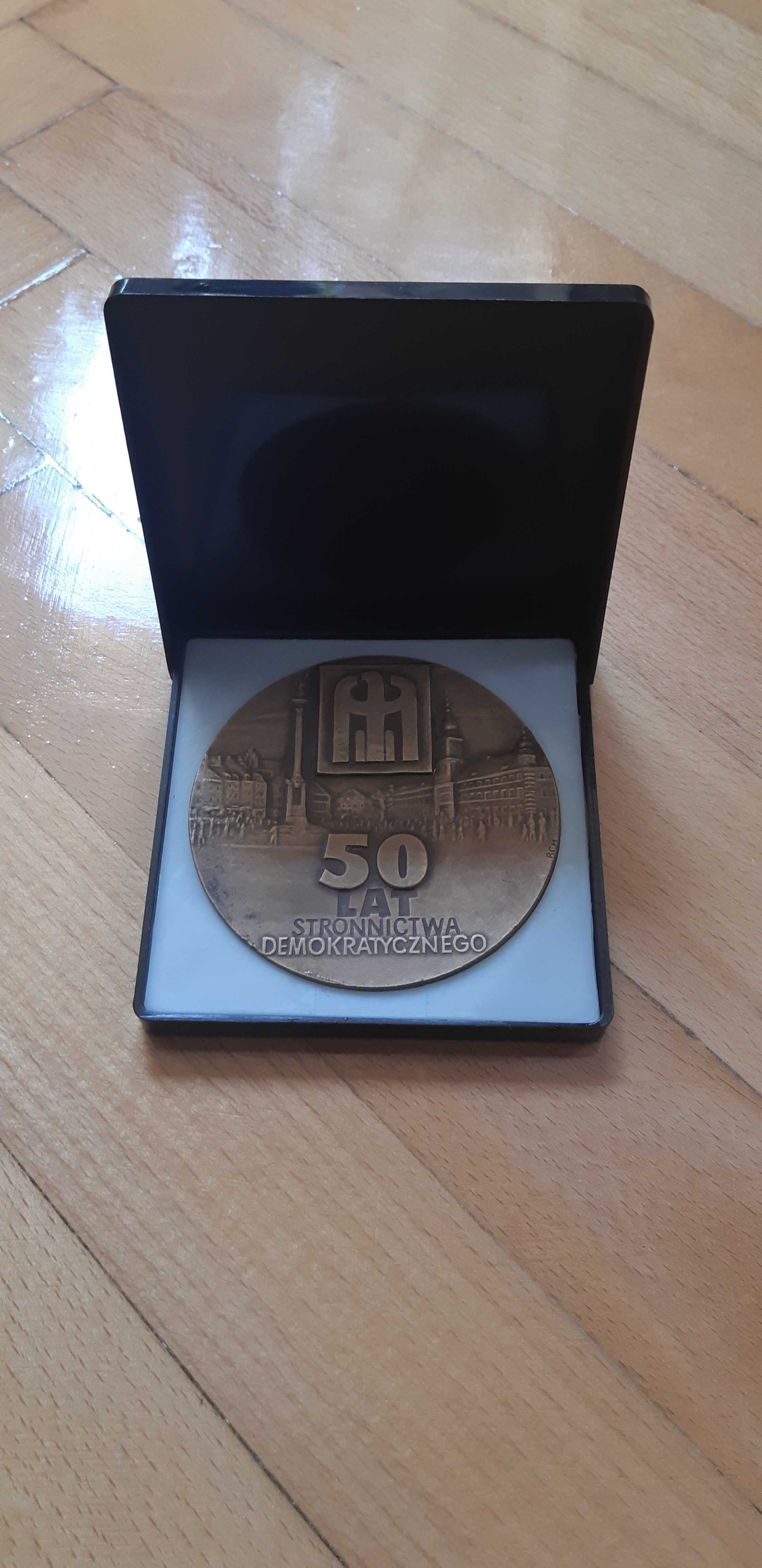 medal 50 lat Stronnictwa Demokratycznego - średnica 7 cm w pudełku