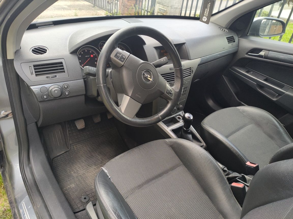 Opel Astra H 1.6 Benzyna
