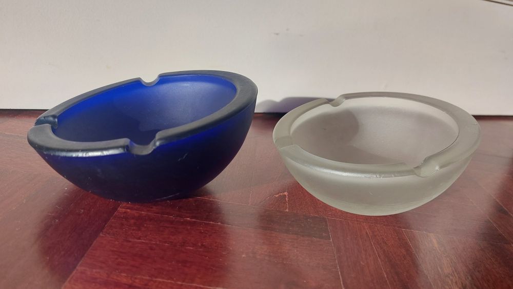 2 cinzeiros desenhados pelo Siza Vieira 50€ cada