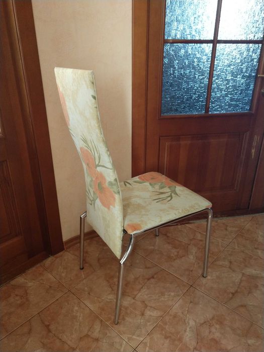 Стул для їдальні, кухні, різної конструкції