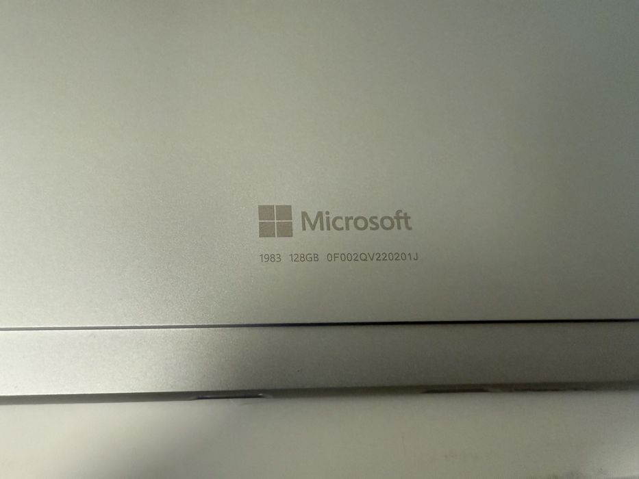 Surface Pro 8 i5 + Туре Cover + Док станція