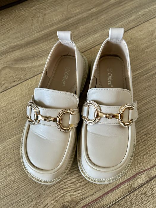 Mokasyny trzewiki beżowe ze złotymi elementami rozmiar 33