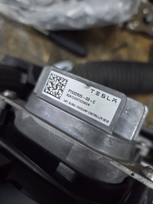 Фари tesla model 3 y лінза матричні Оригінал HELLA не мексика