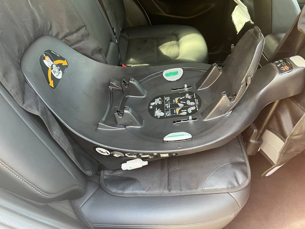 Автокрісло CYBEX CLOUD Z i-SIZE DEEP BLACK та база Cybex Z isofix
