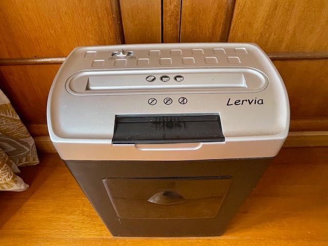 Destruidora/Trituradora de papel até A4 e CDs