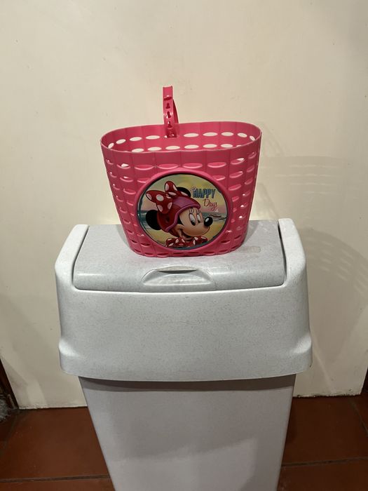 Koszyk różowy na rower dziecięcy z myszką miki na trytytki