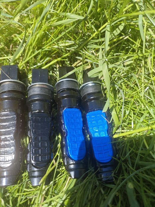 Підніжки водія/пасажира мото
