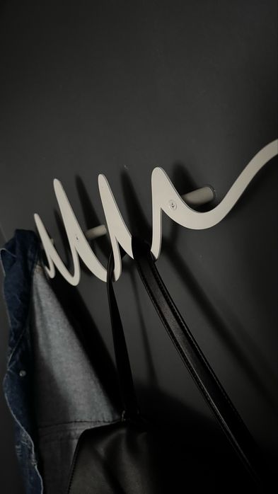 modern metalowy wieszak fala bialy 66cm 2 szt