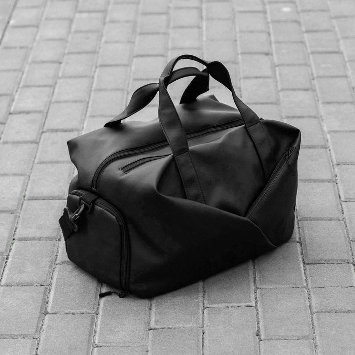 Дорожня спортивна сумка з відділення під взуття з еко шкіри на 27 л