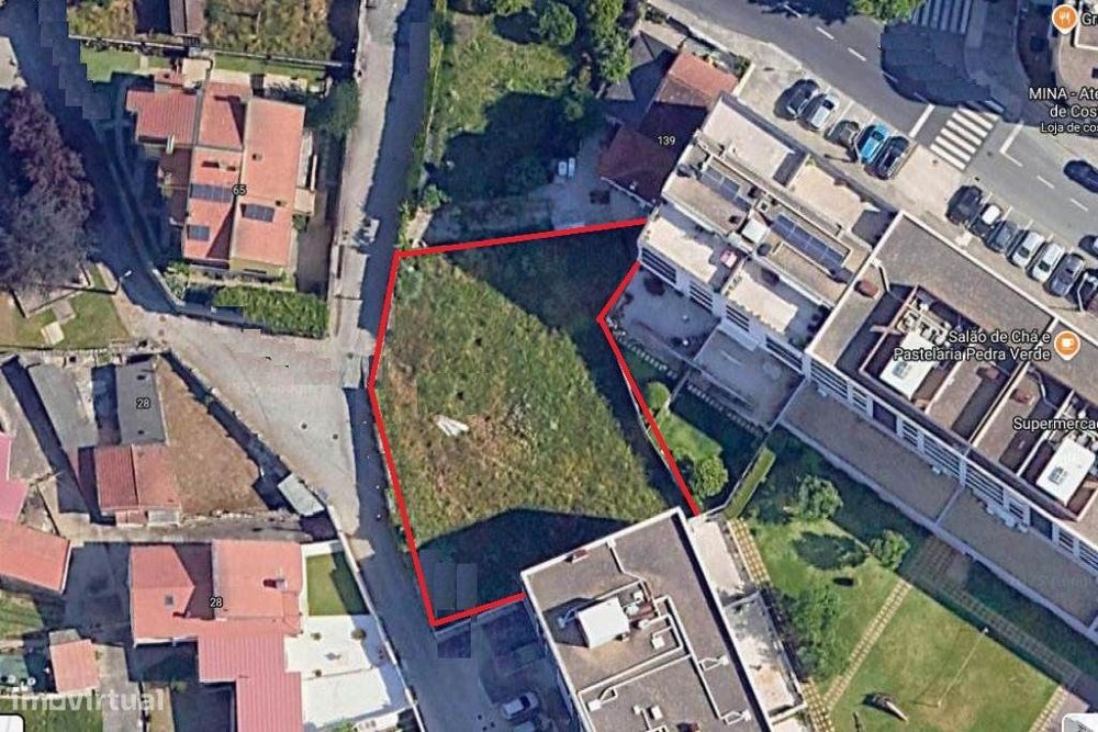 Terreno com 1000m2 para 2 moradias de 4 frentes na Pedra Verde