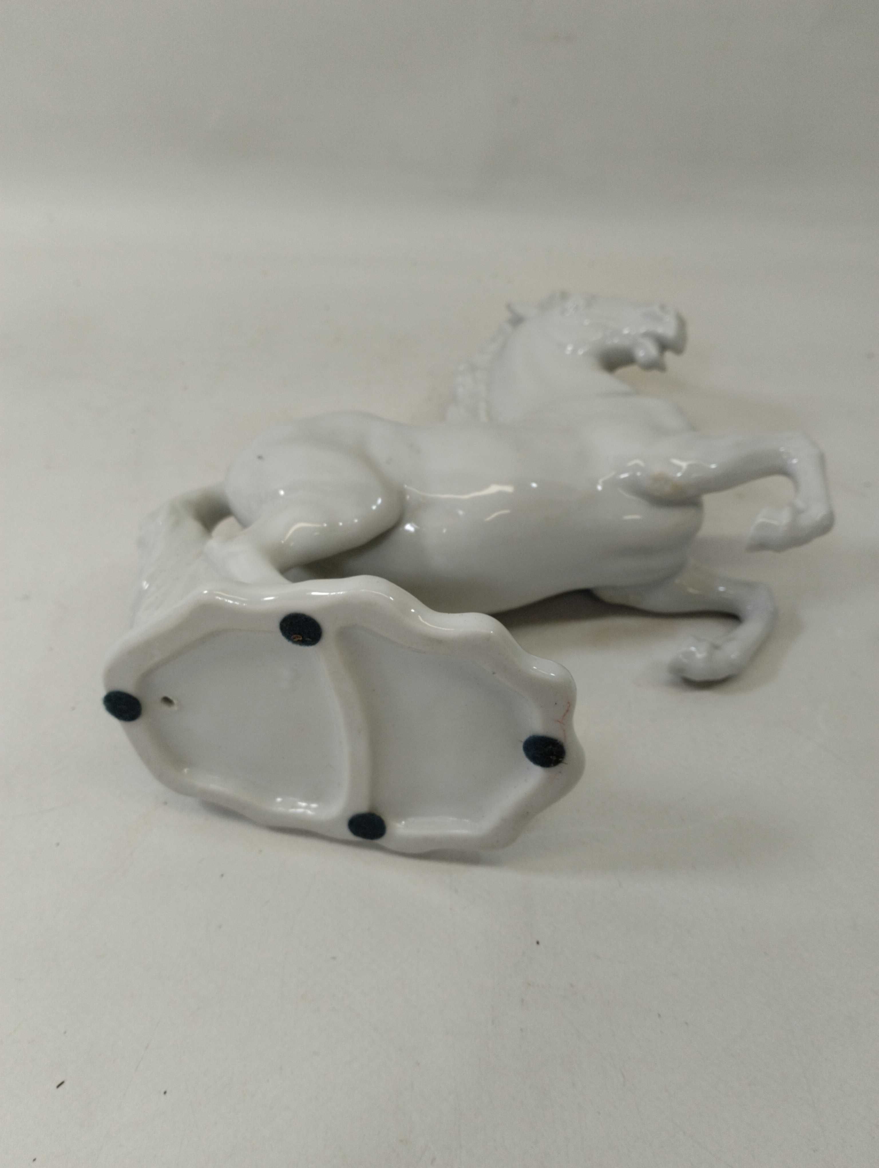 Figura Porcelanowa Konia