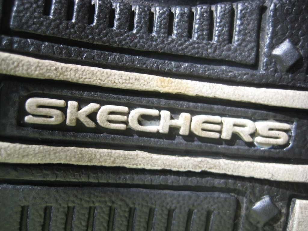 Кроссовки Skechers оригинал 36 размер по стельке 23,5 см Кожаные