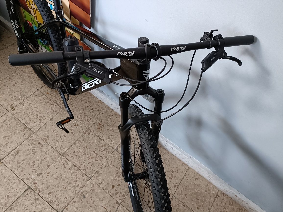 Bicicleta Btt  de Carbono Berria roda 29 de 2023 ou troco