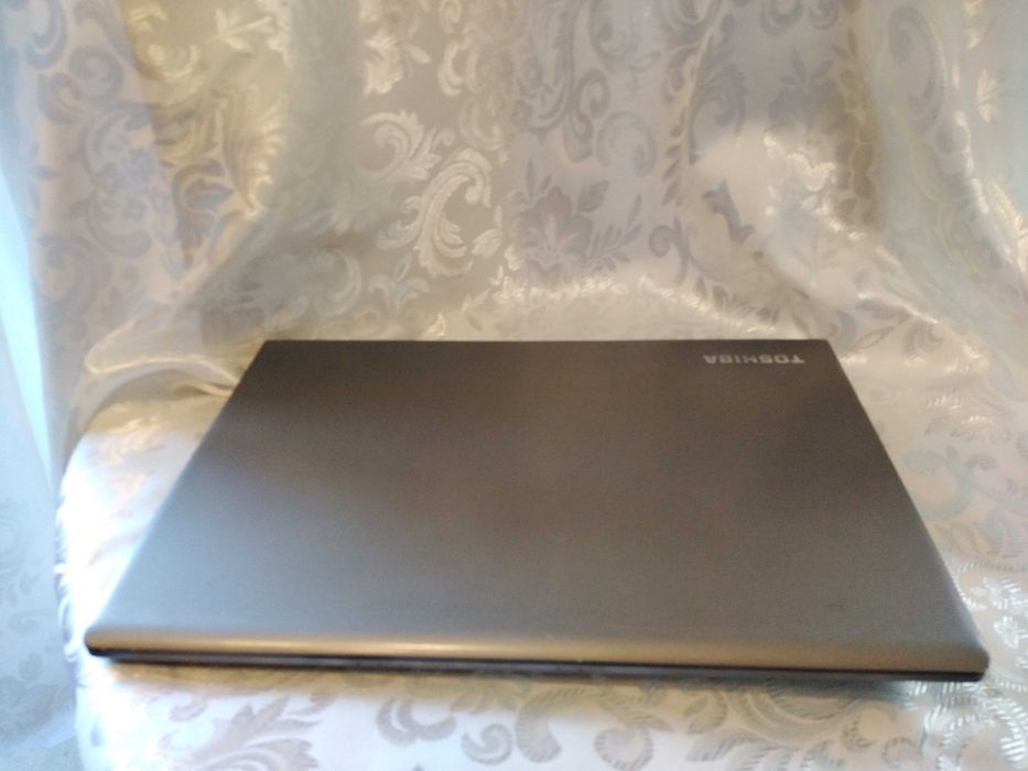 Laptop Toshiba używany w dobrym stanie