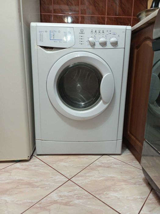 Пральна машина в гарному стані.